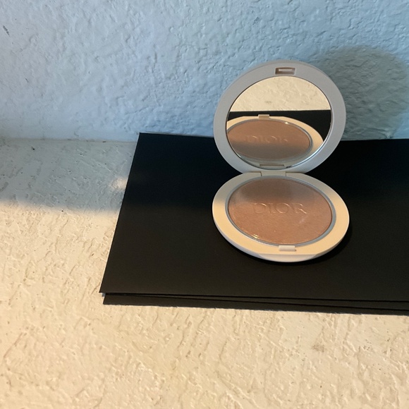 NWOB DIOR 01 FOREVER GLOW LUMINIZER HIGHLIGHTER - Picture 4 of 4